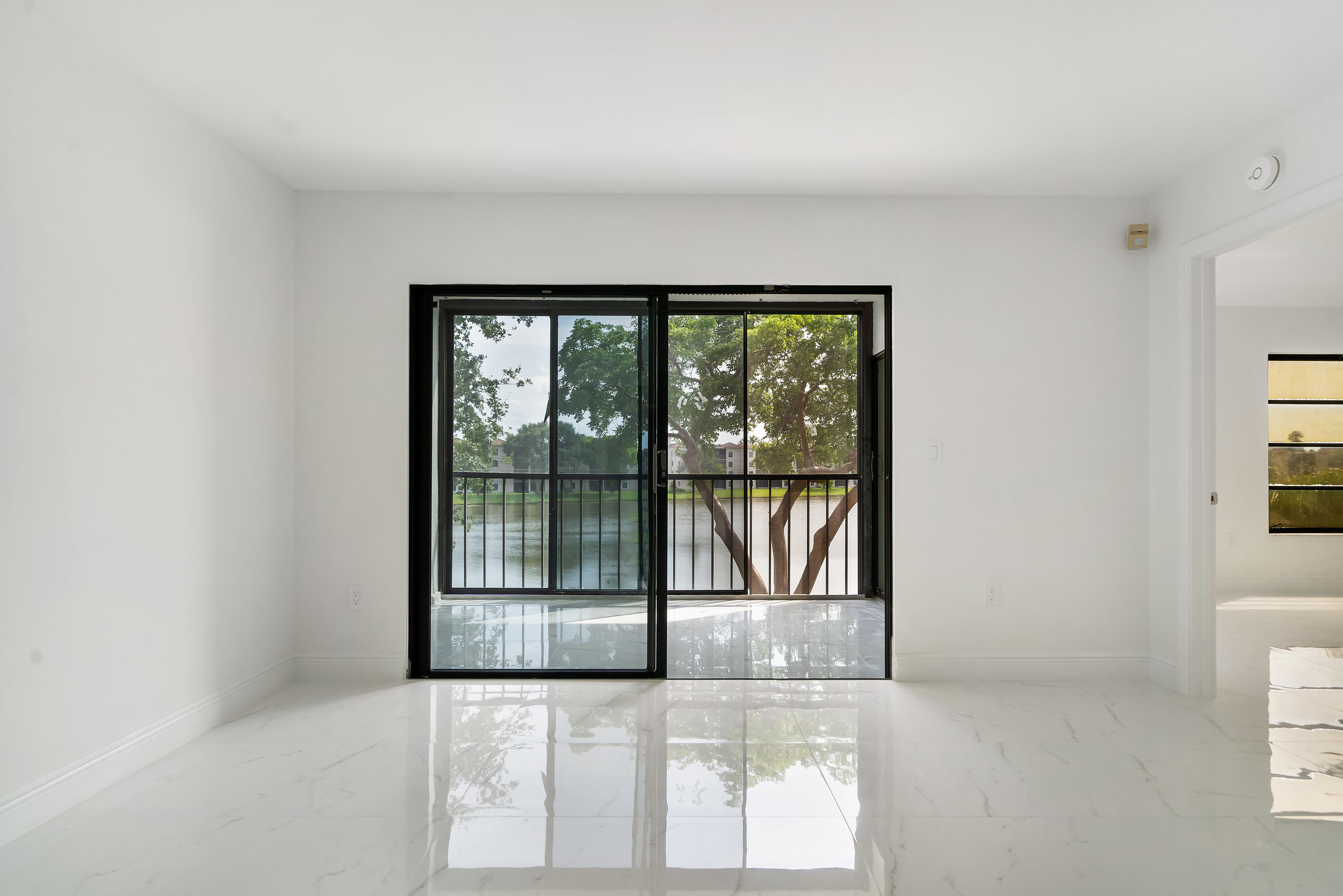 HUNTINGTON POINTE - Residential