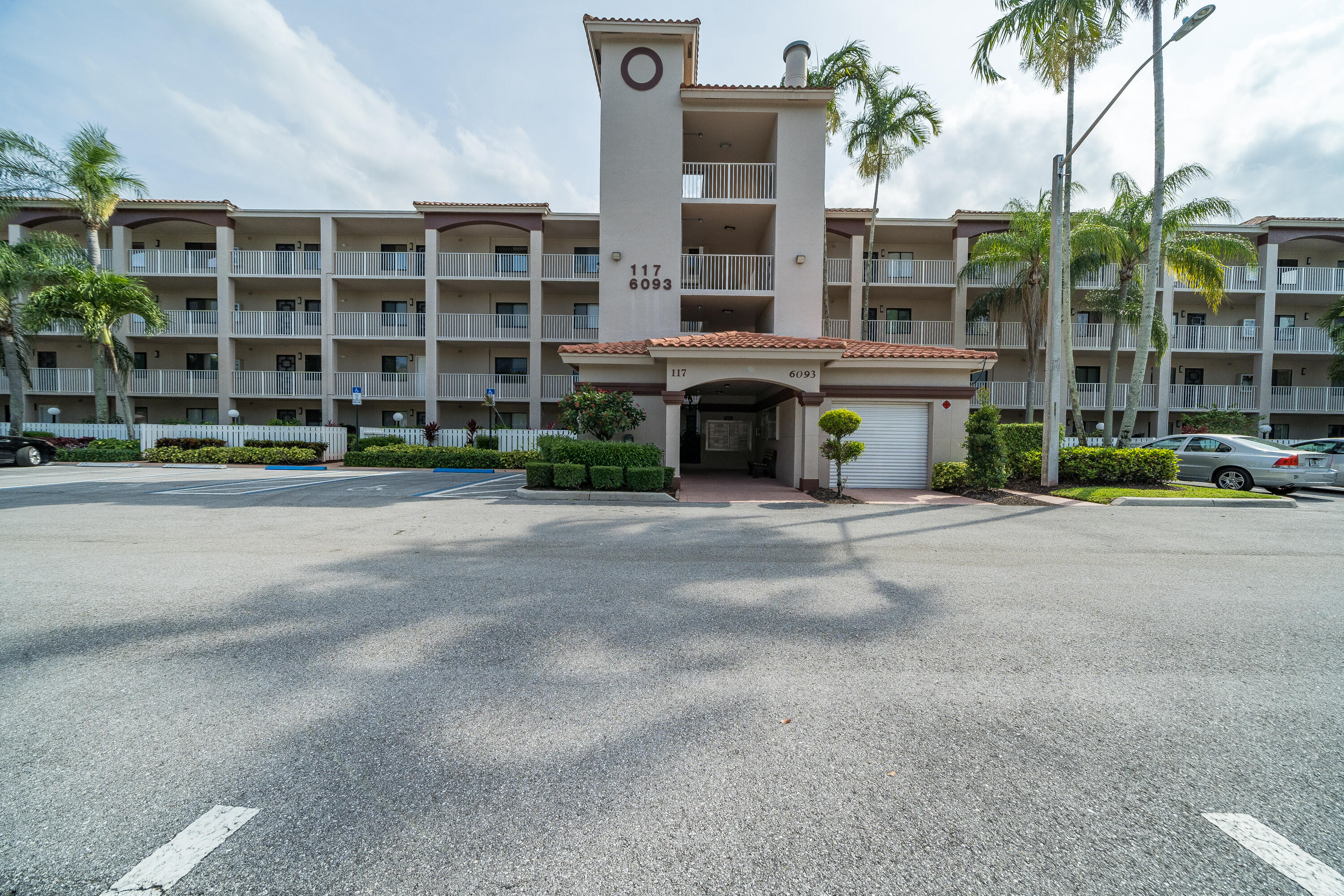 HUNTINGTON POINTE - Residential