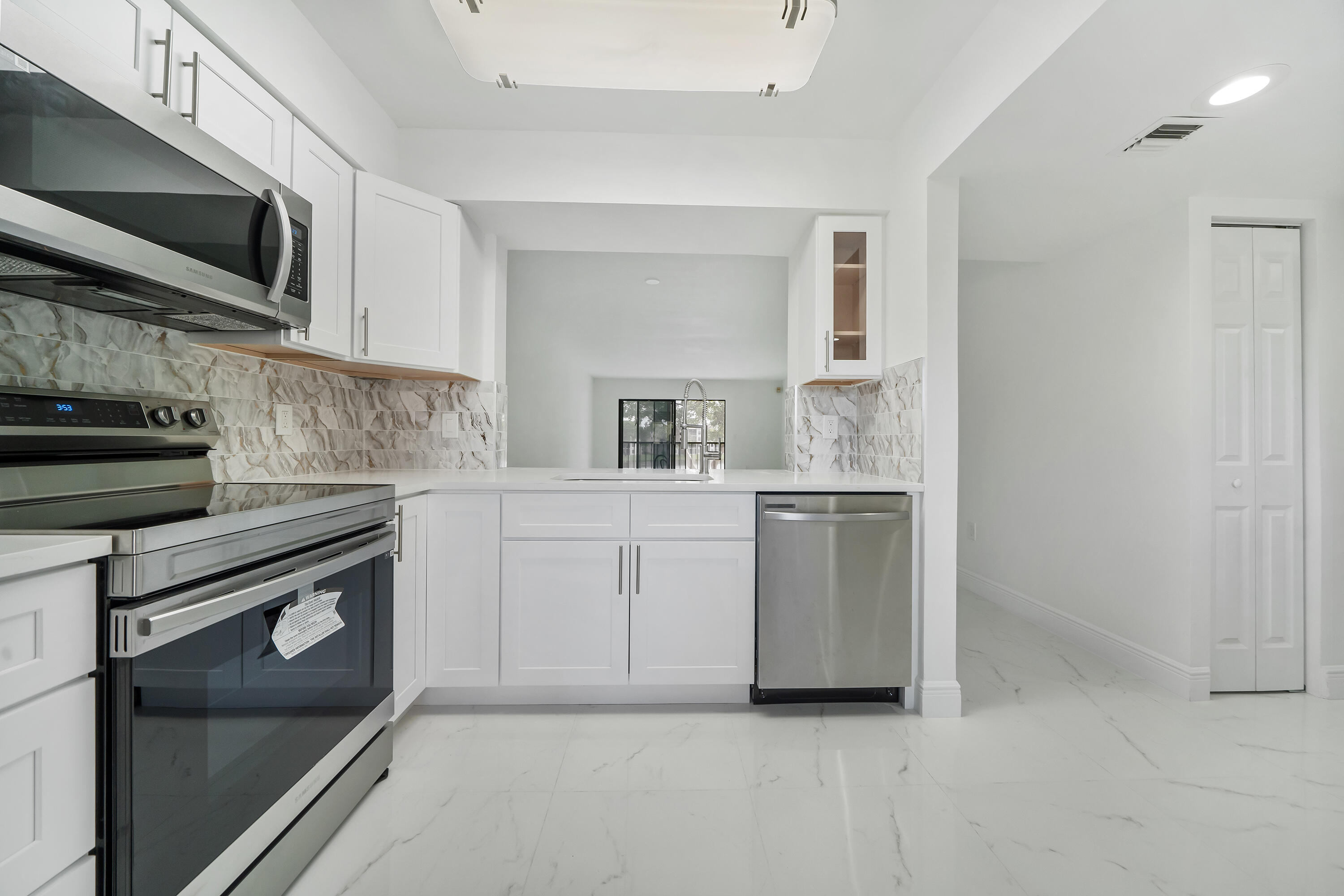 HUNTINGTON POINTE - Residential