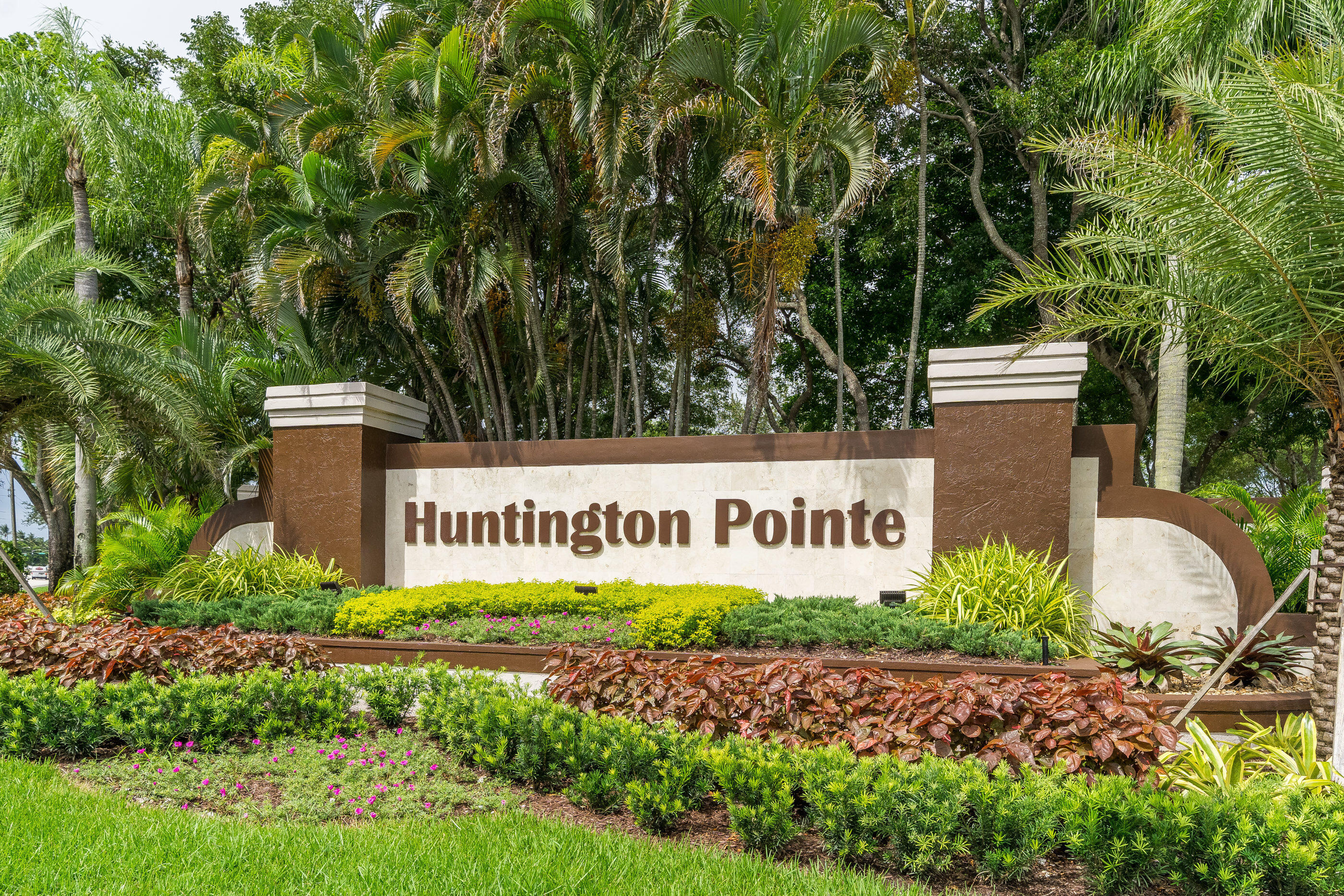 HUNTINGTON POINTE - Residential