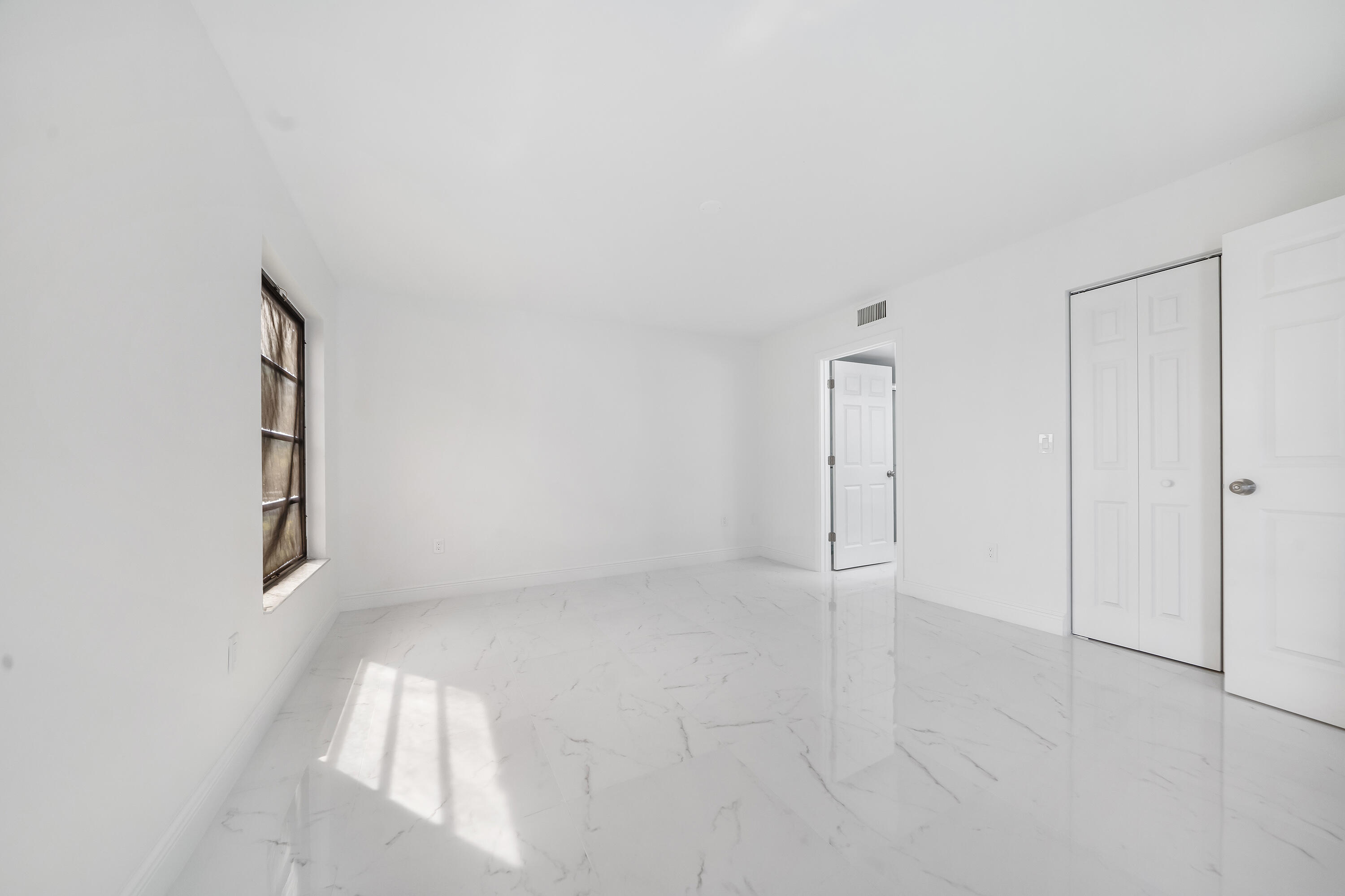 HUNTINGTON POINTE - Residential