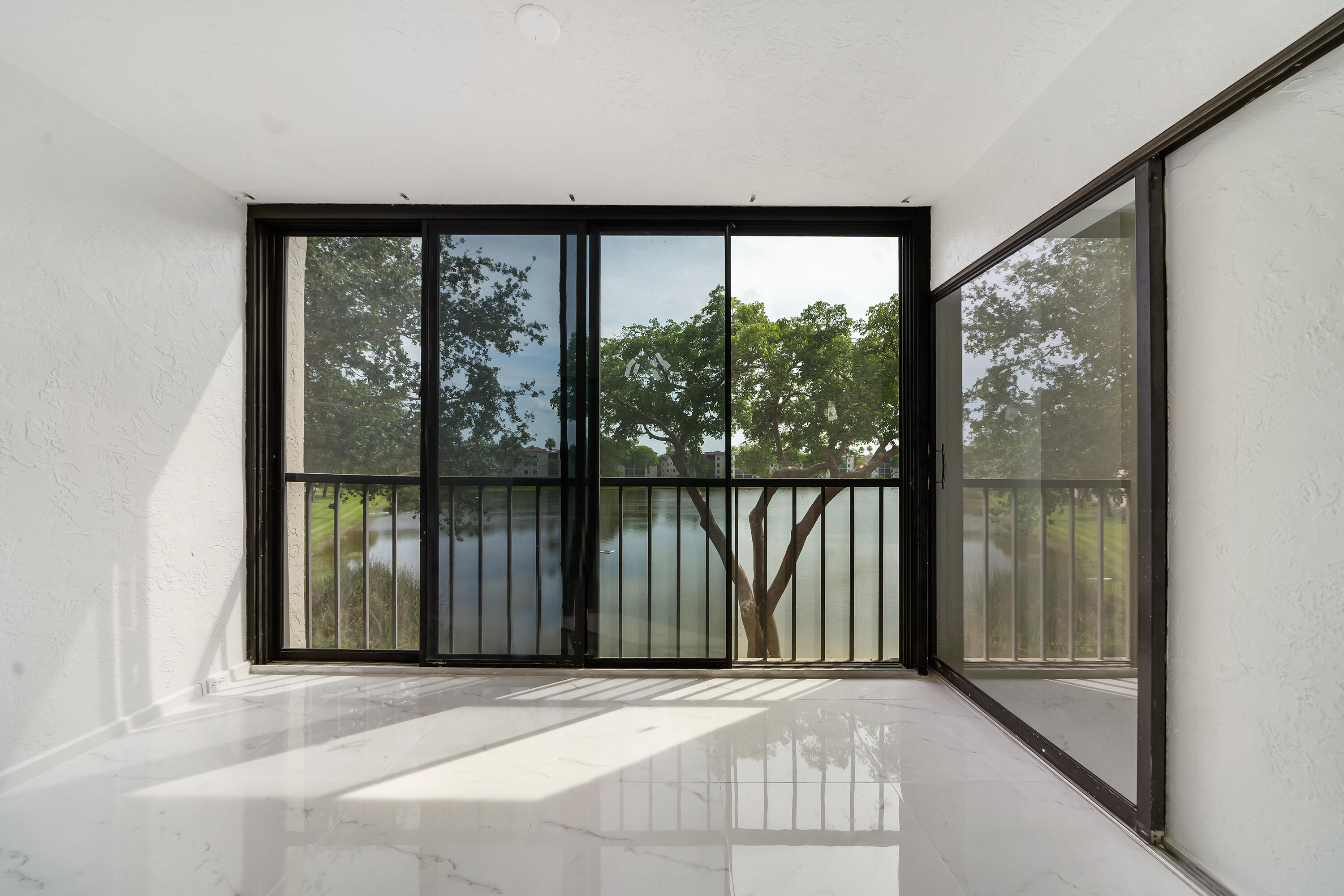 HUNTINGTON POINTE - Residential