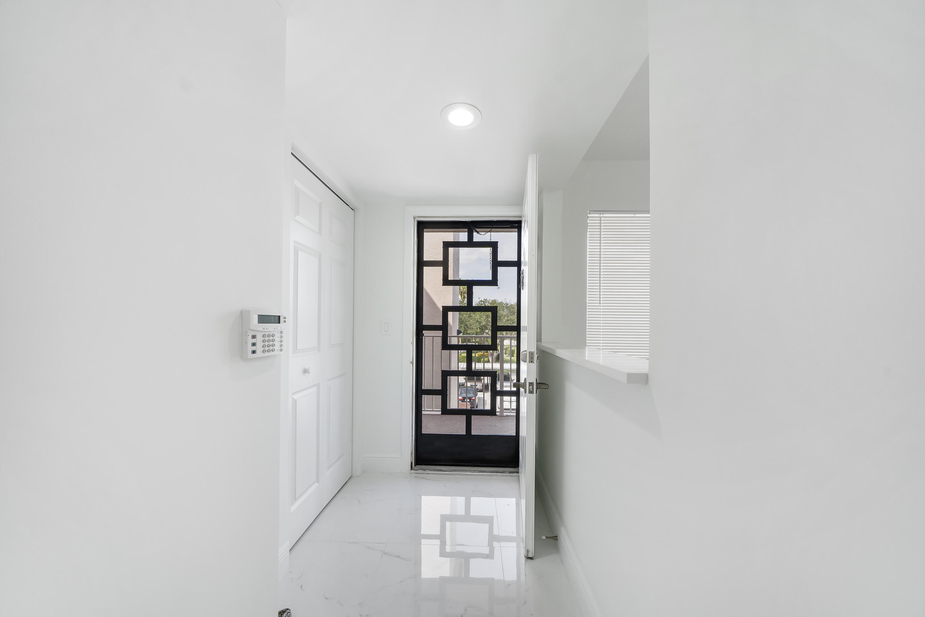 HUNTINGTON POINTE - Residential