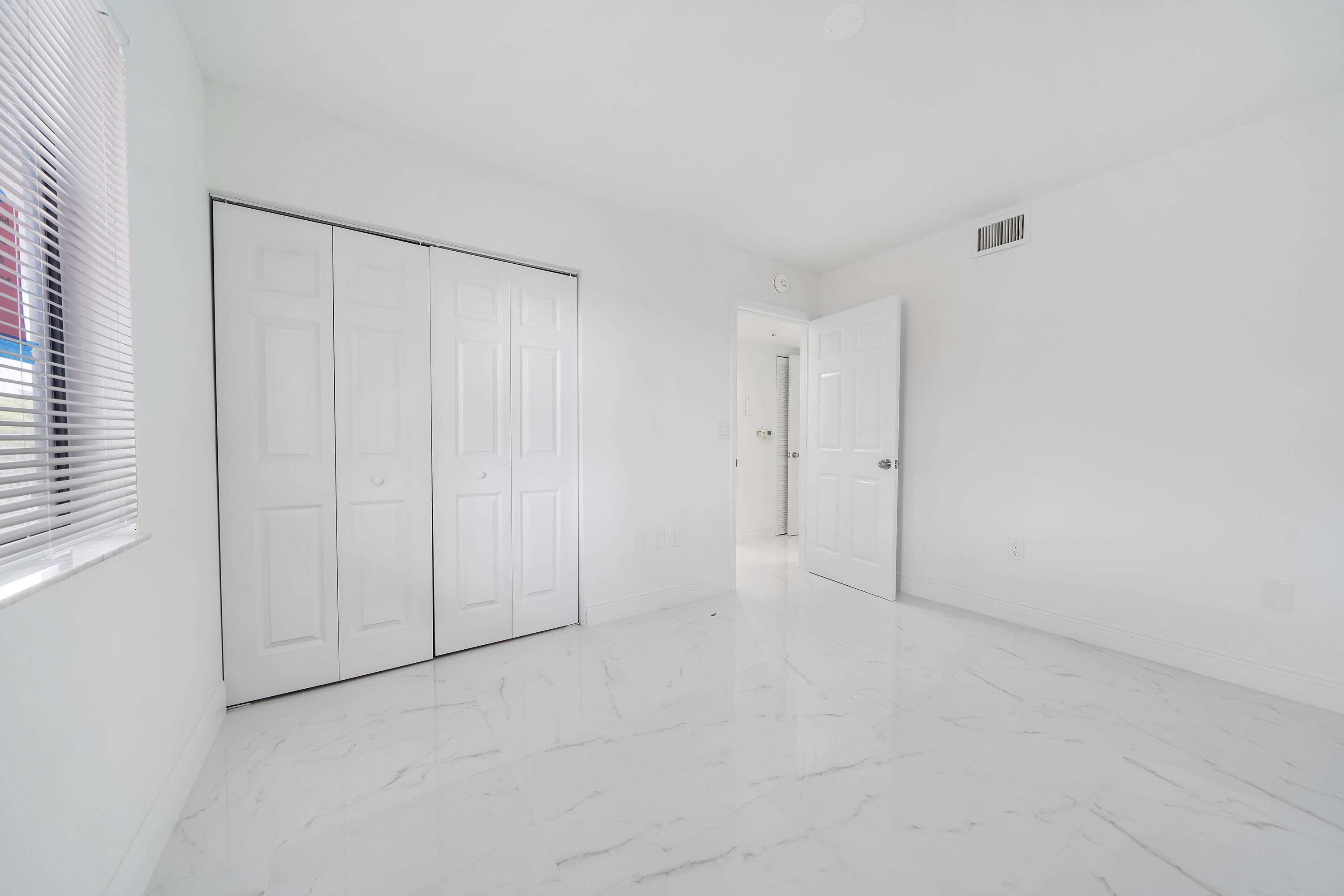 HUNTINGTON POINTE - Residential