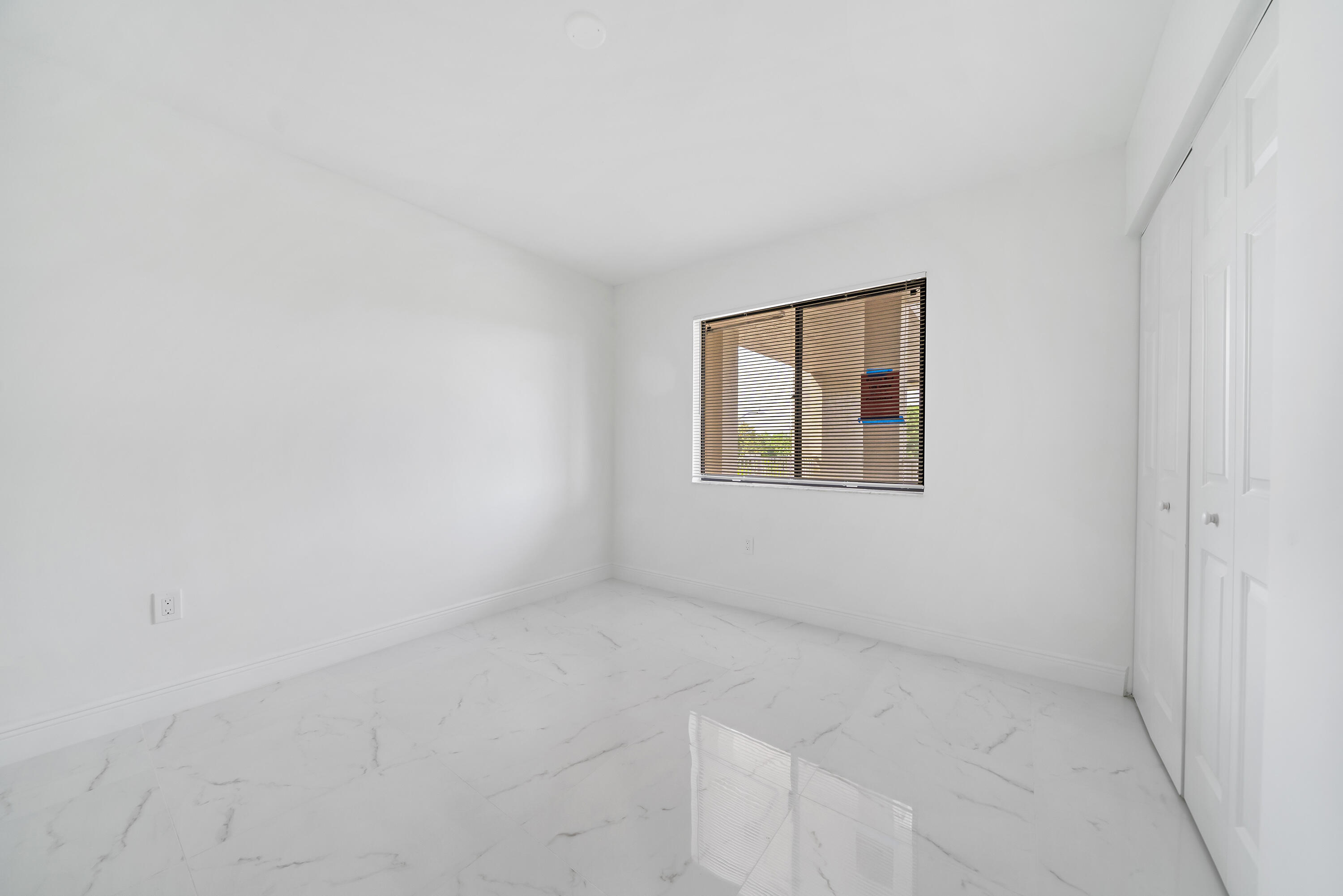 HUNTINGTON POINTE - Residential