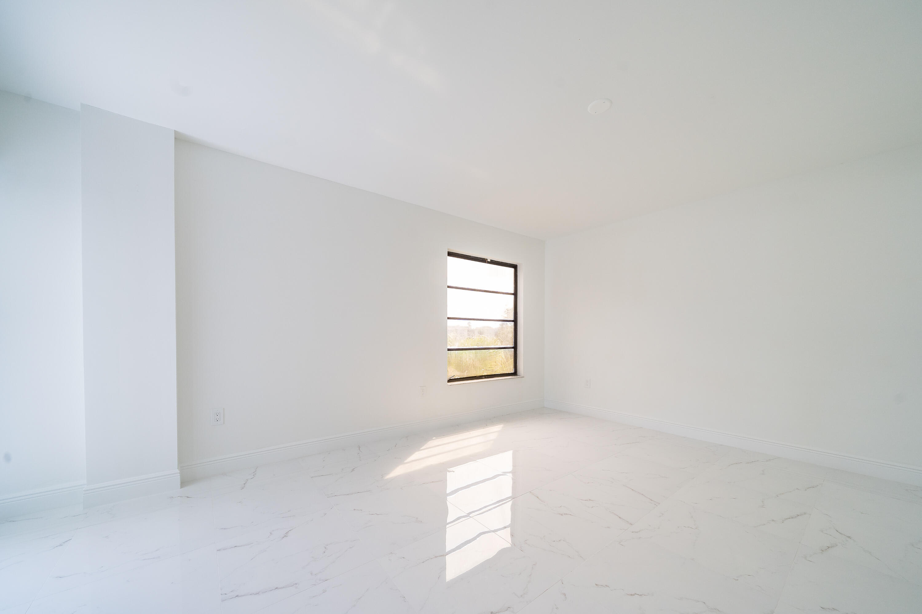 HUNTINGTON POINTE - Residential