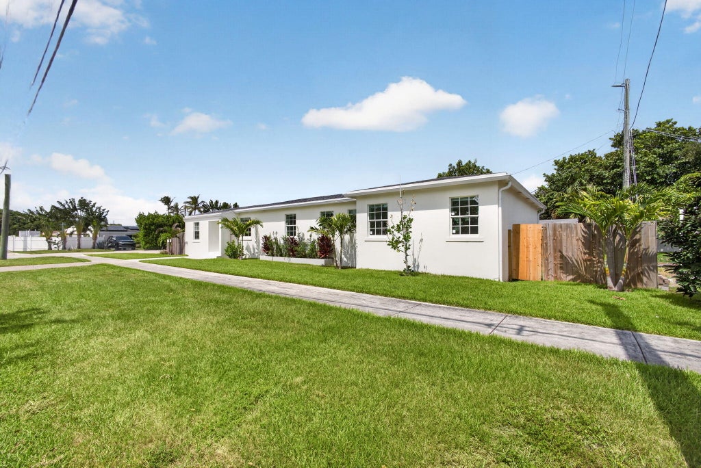 Photo of 3400 PARKER Avenue, West Palm Beach, FL 33405 (MLS # B26051981)