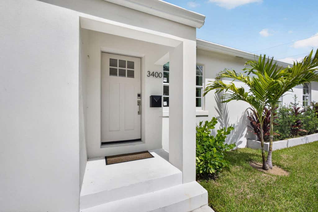 Photo of 3400 PARKER Avenue, West Palm Beach, FL 33405 (MLS # B26051981)