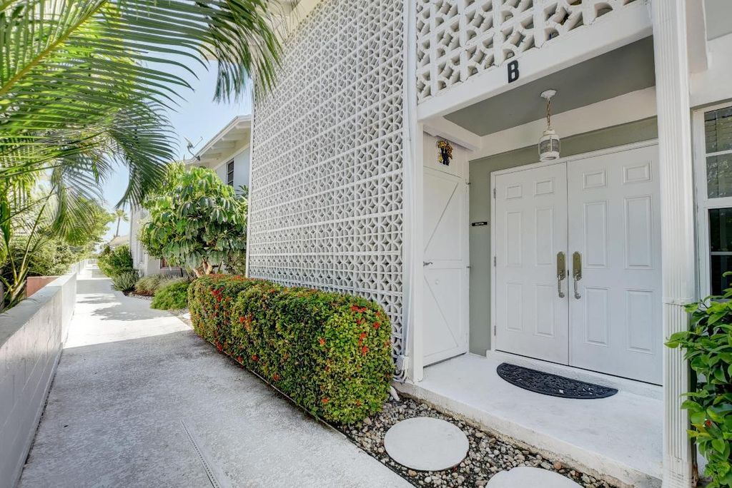 Photo of 320 S Ocean Boulevard #L-B, Delray Beach, FL 33483 (MLS # R11018225)