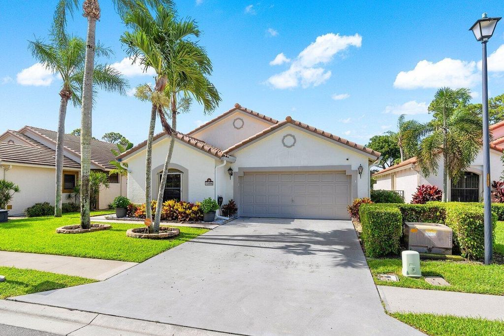 Photo of 10496 Lexington Circle S, Boynton Beach, FL 33436 (MLS # R11000716)