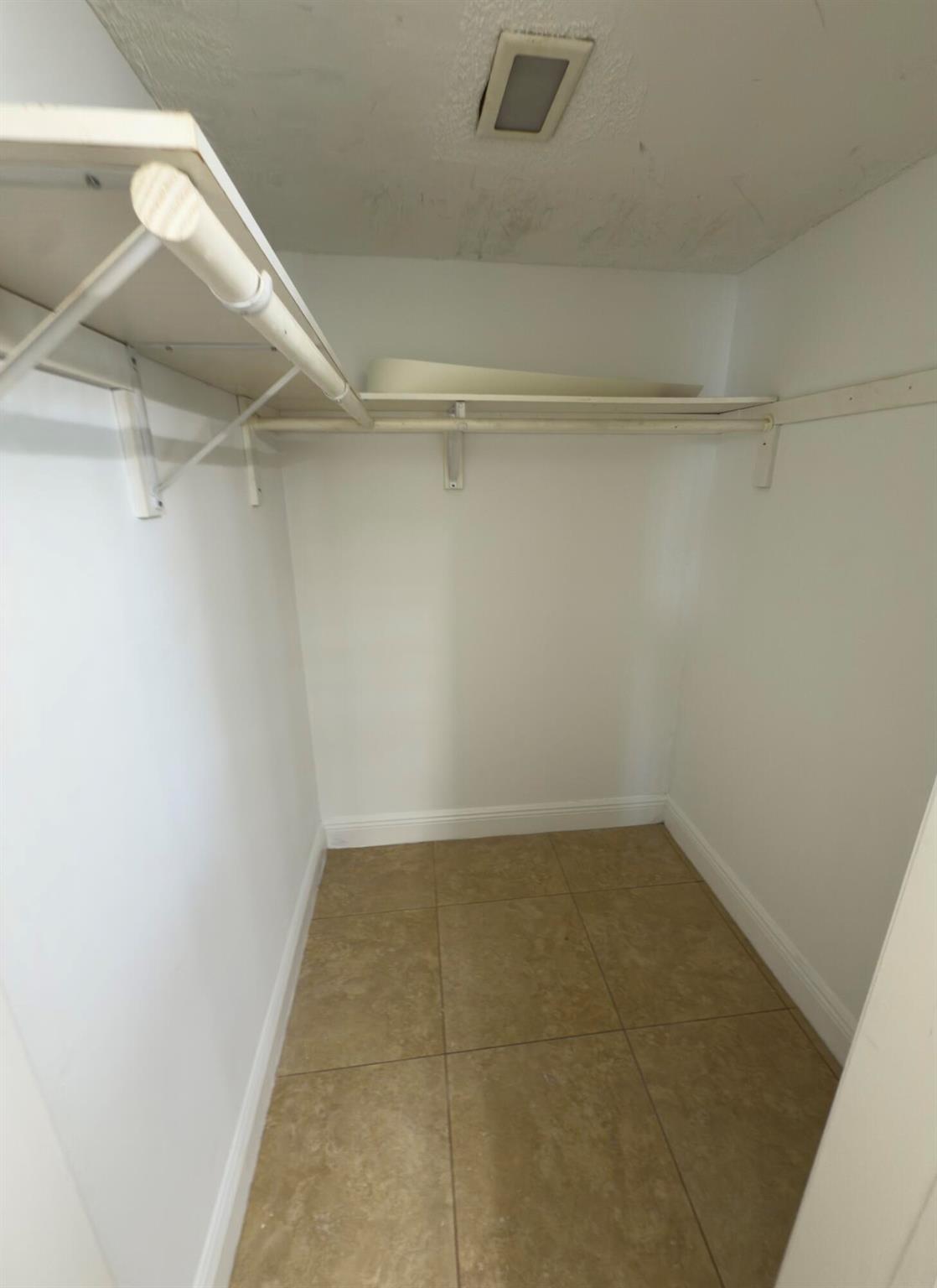 PRESIDENTIAL GOLFVIEW CON - Residential Lease