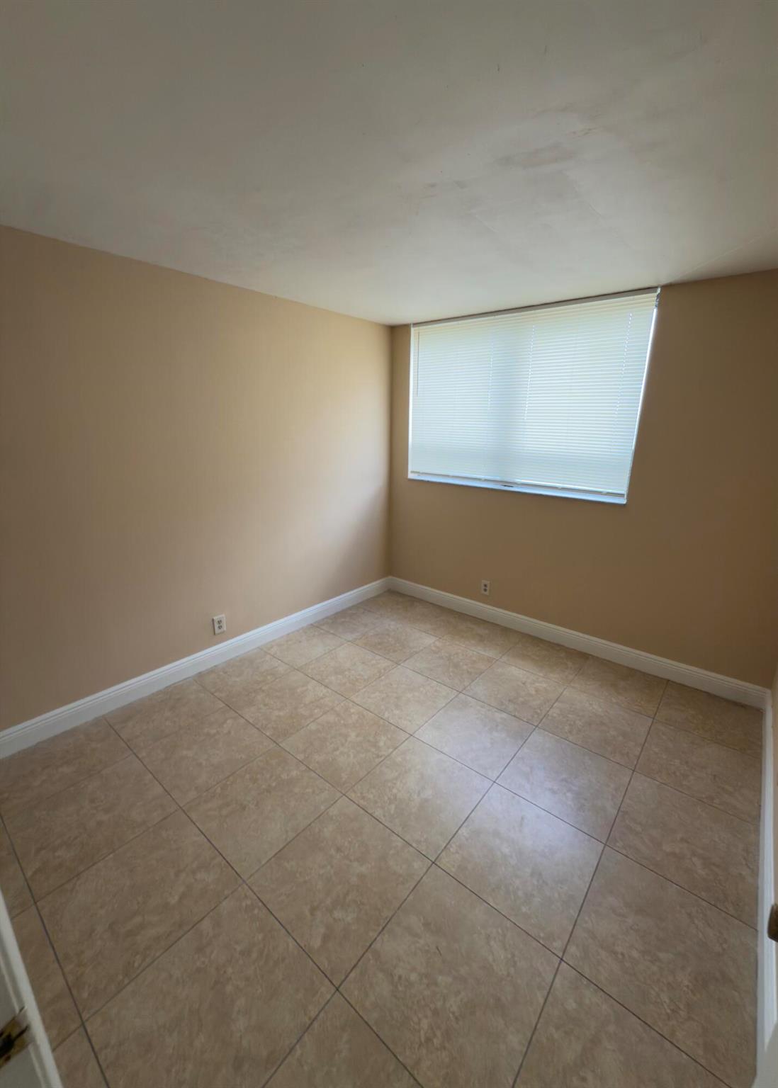 PRESIDENTIAL GOLFVIEW CON - Residential Lease