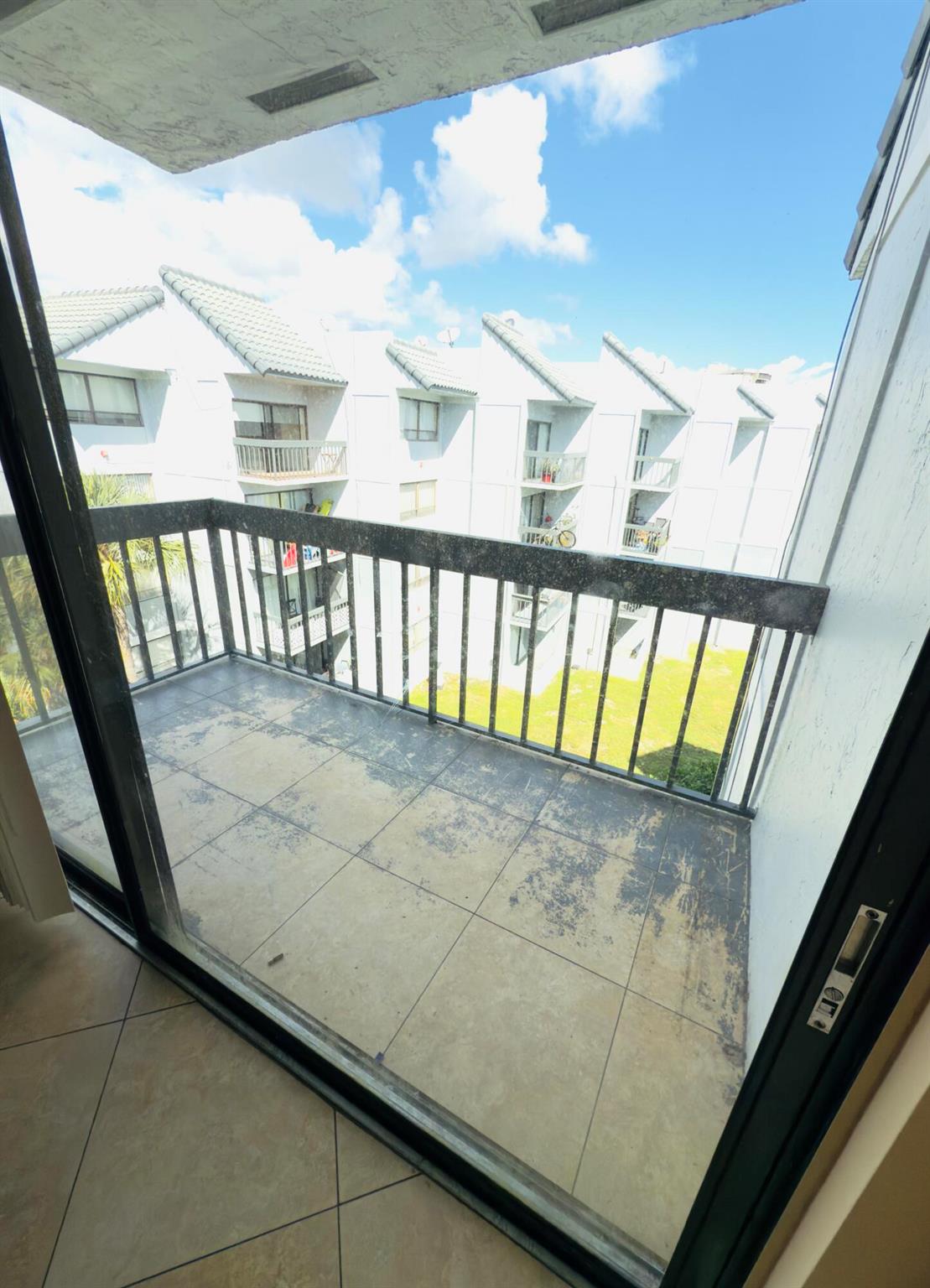 PRESIDENTIAL GOLFVIEW CON - Residential Lease