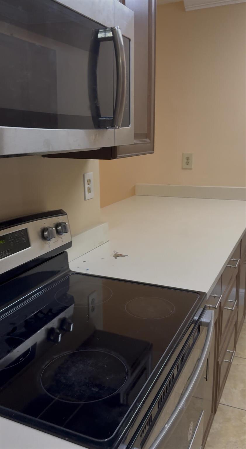 PRESIDENTIAL GOLFVIEW CON - Residential Lease