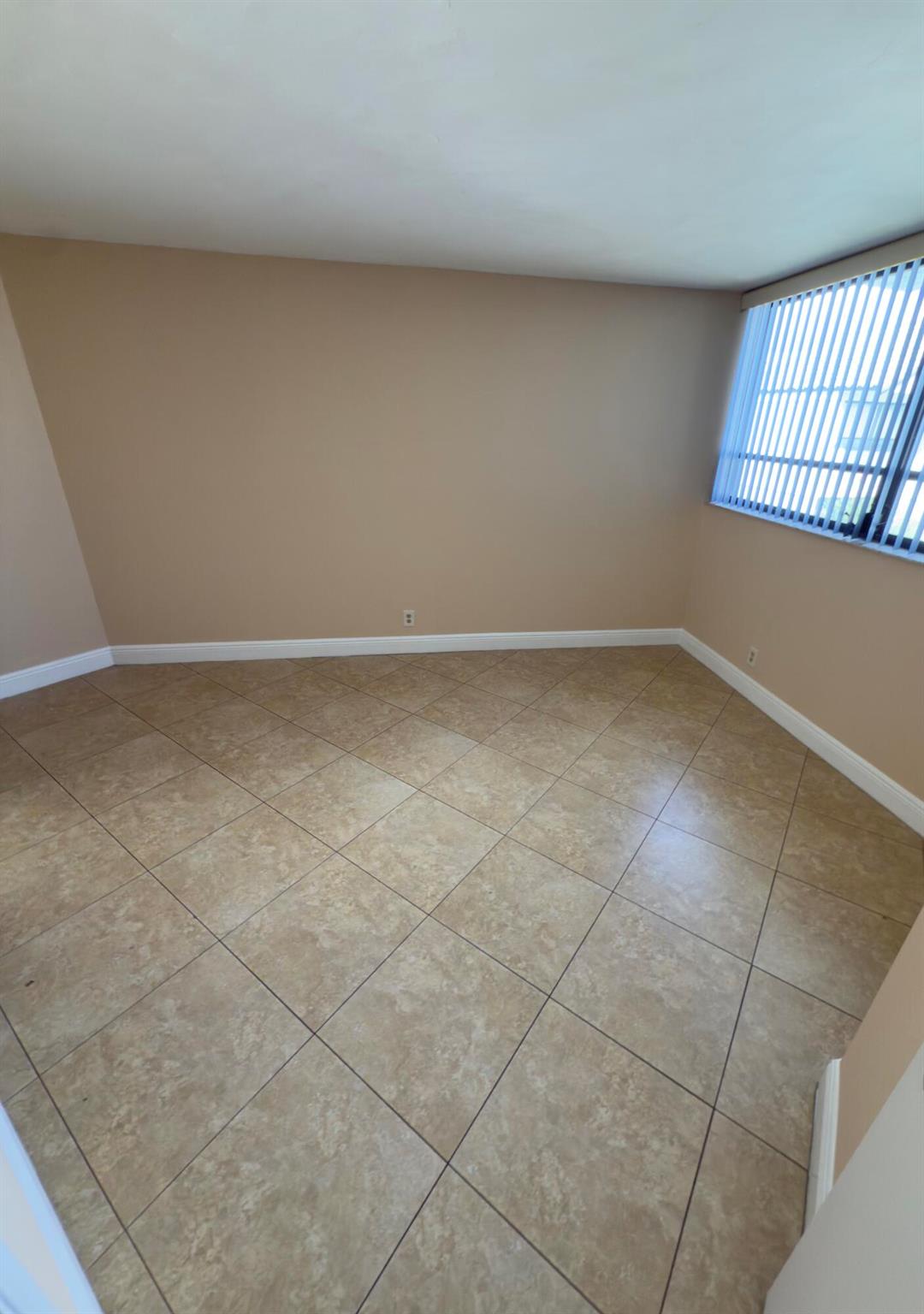 PRESIDENTIAL GOLFVIEW CON - Residential Lease