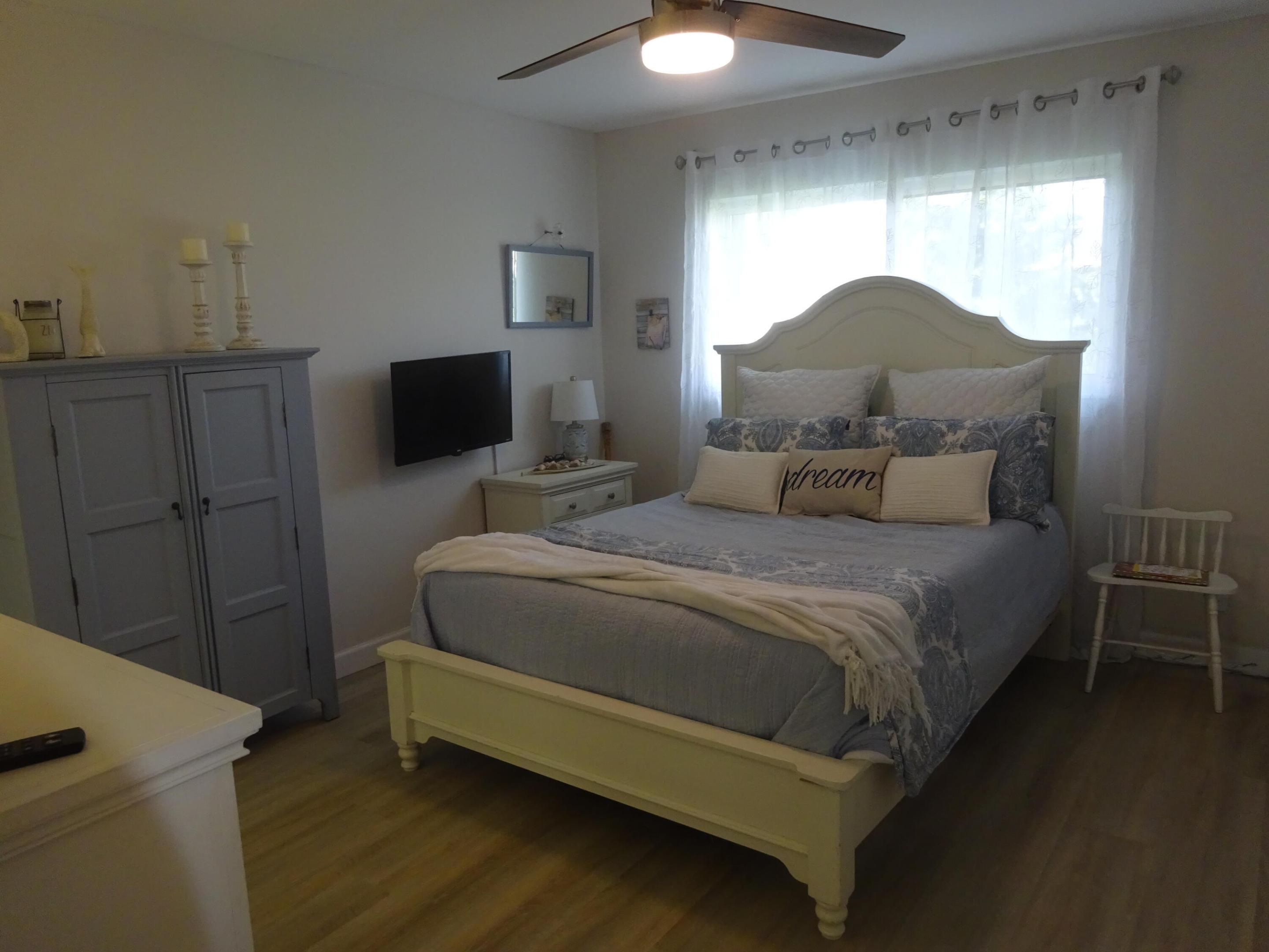 CRESTHAVEN VILLAS 28 CONDO - Residential