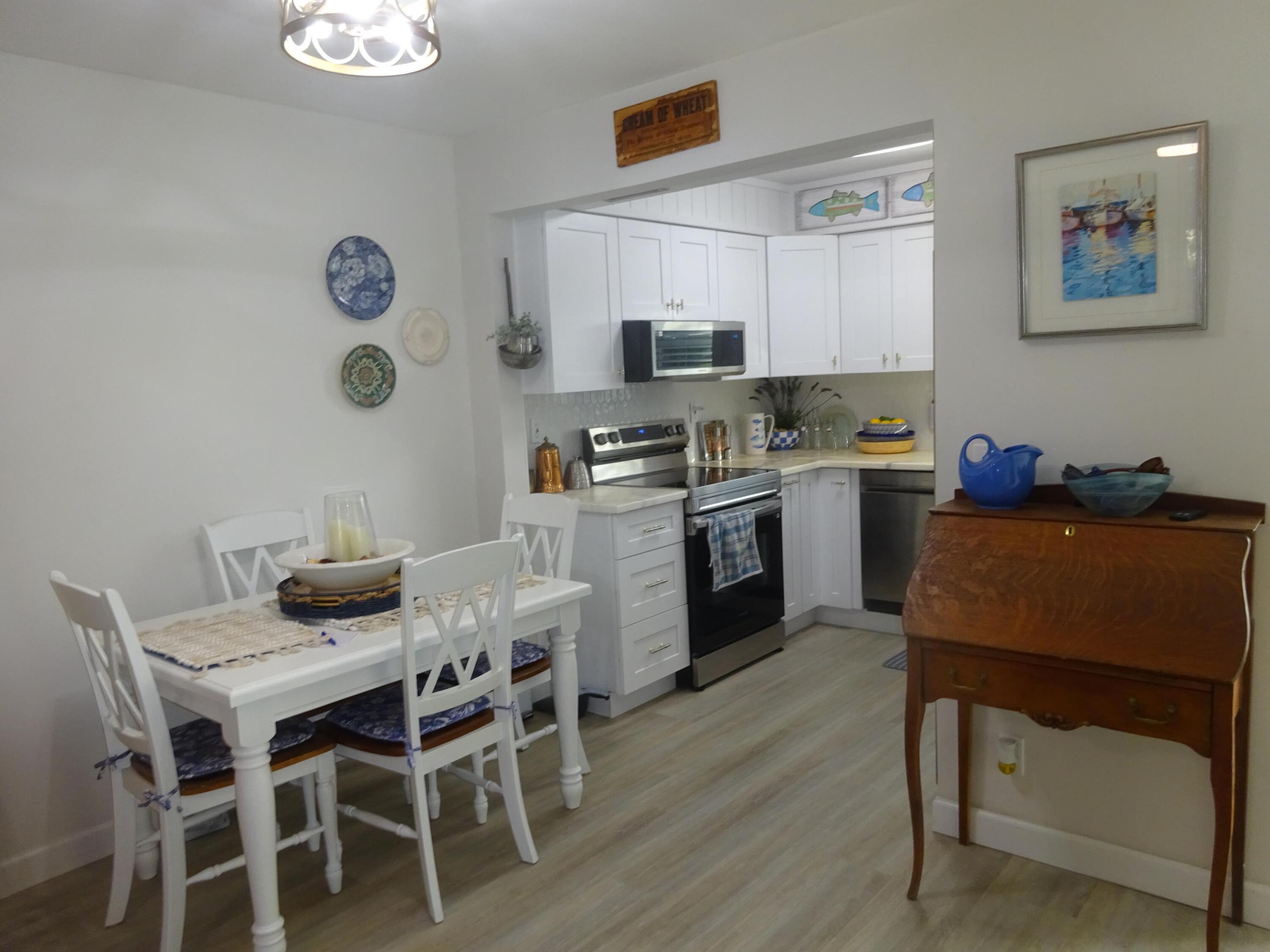 CRESTHAVEN VILLAS 28 CONDO - Residential