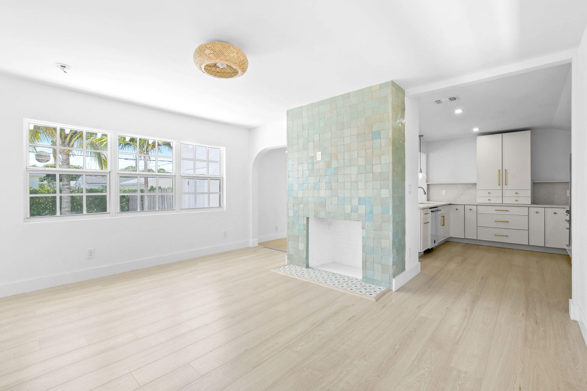 1201 N Ocean Breeze