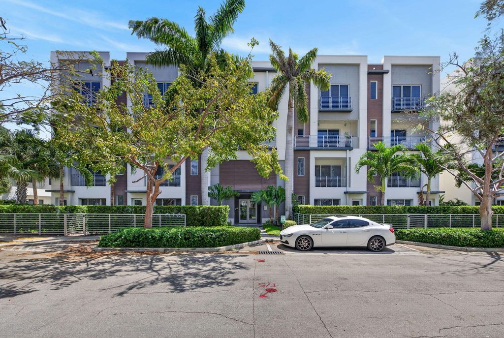 Photo of 1044 NE 18th Avenue #203, Fort Lauderdale, FL 33304 (MLS # B26020634)