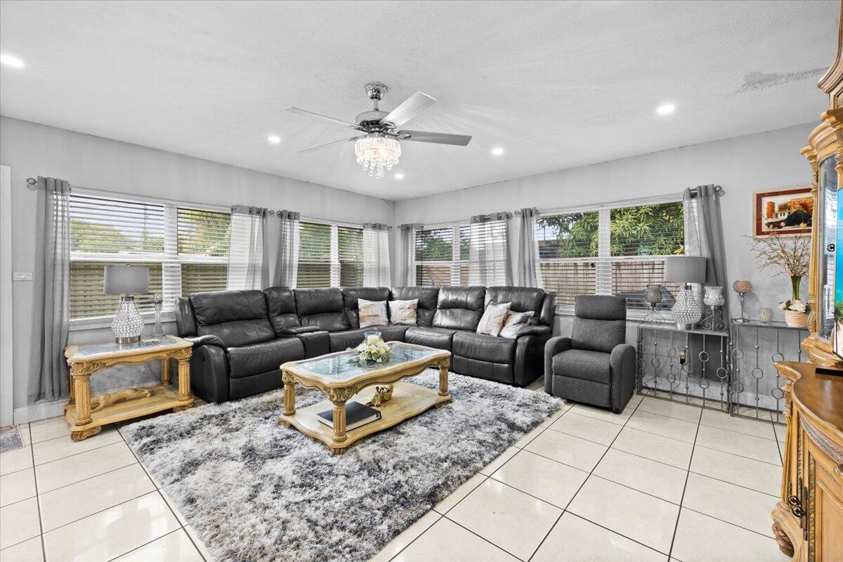 MIRAMAR PARK - Residential