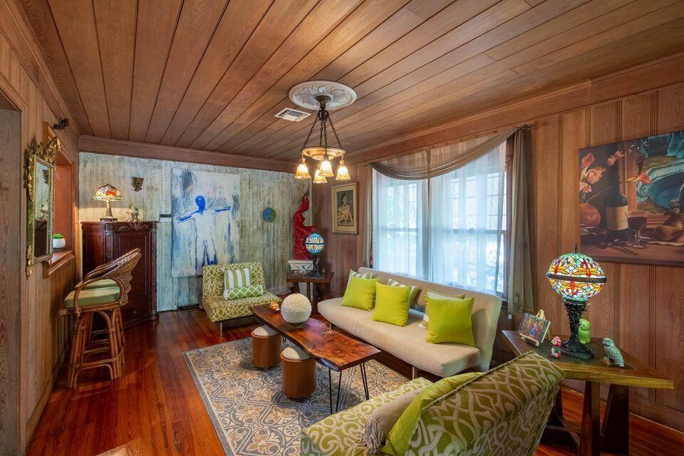 LAKE WORTH TOWN OF - Residential Lease