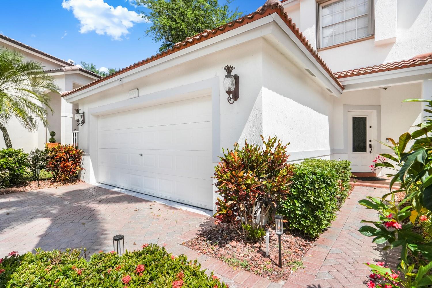 6424 Egret Ave