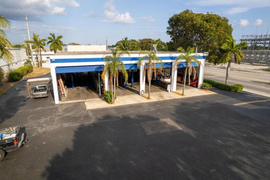 Photo of 55 SW 10 Street, Deerfield Beach, FL 33441 (MLS # R11114431)