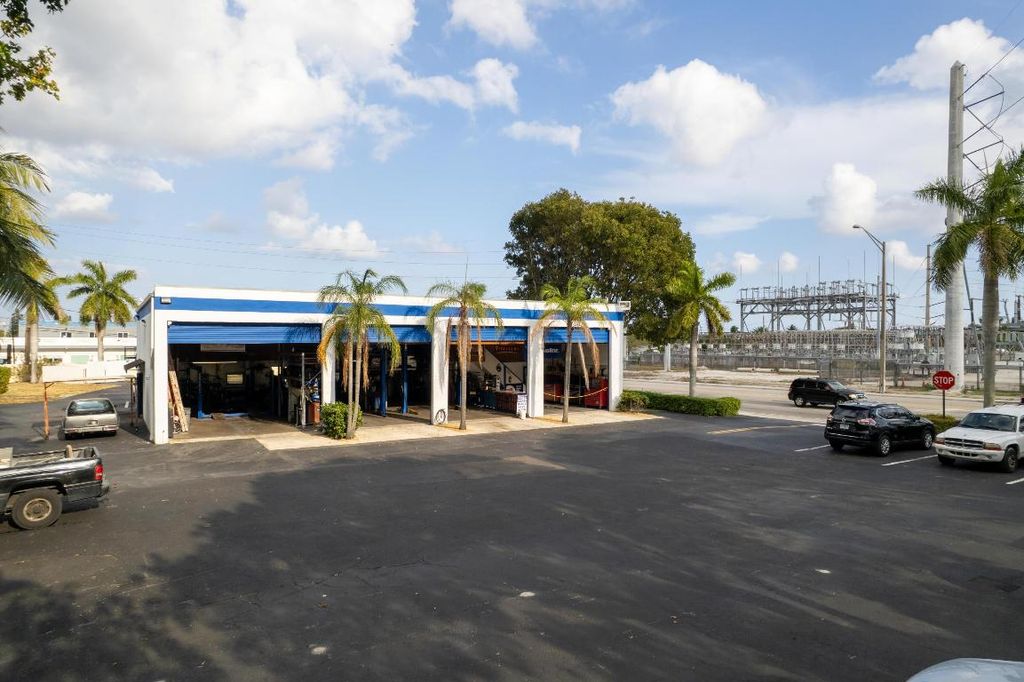 Photo of 55 SW 10 Street, Deerfield Beach, FL 33441 (MLS # R11114431)