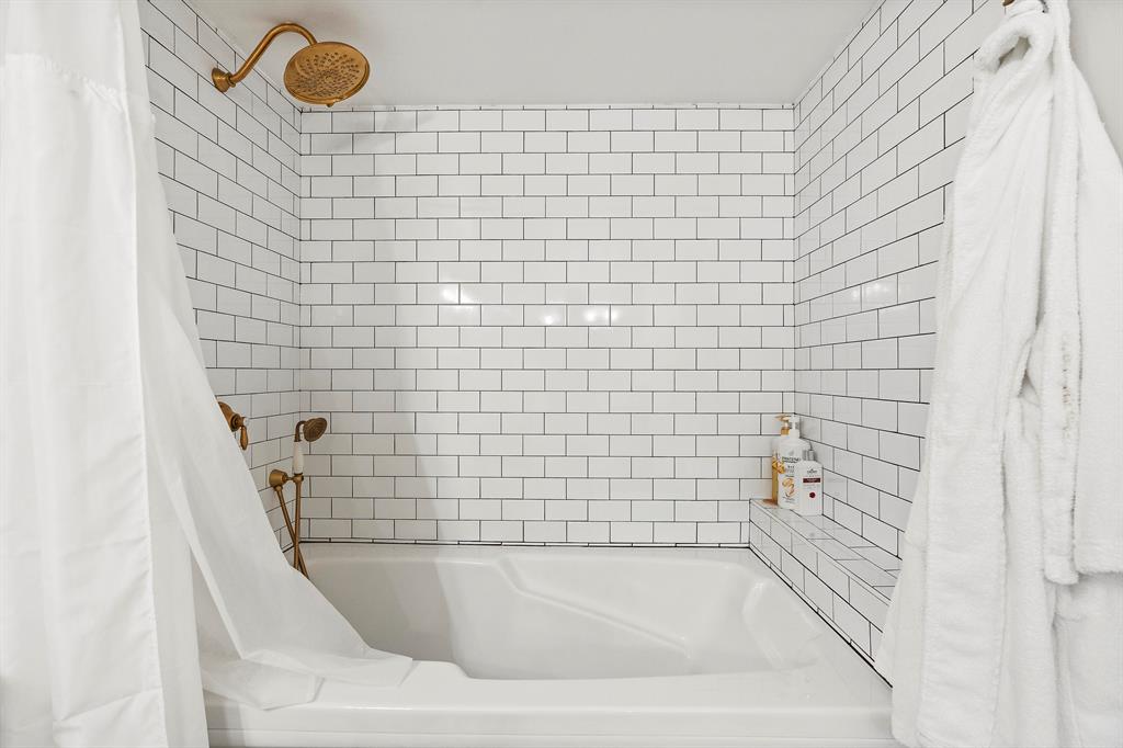 WESTWOOD GARDENS 01 - Residential