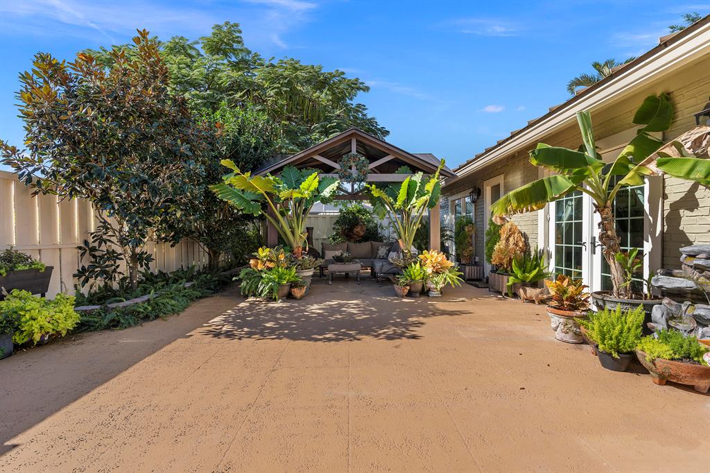 WESTWOOD GARDENS 01 - Residential