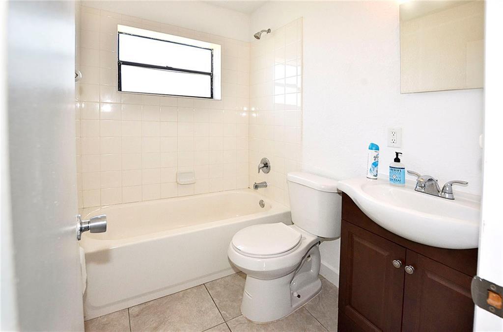 WHISPERING PALMS UNIT 1 - Residential