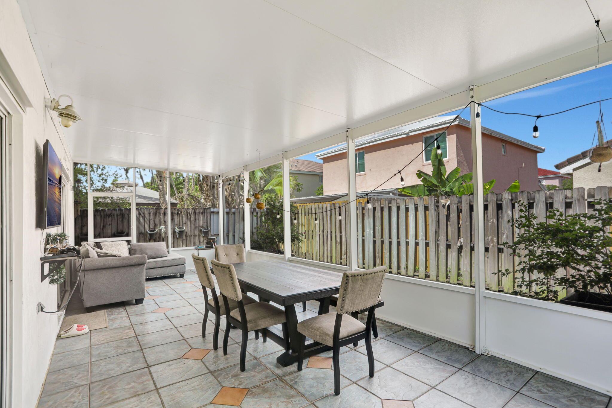 CORAL BAY - Residential Lease