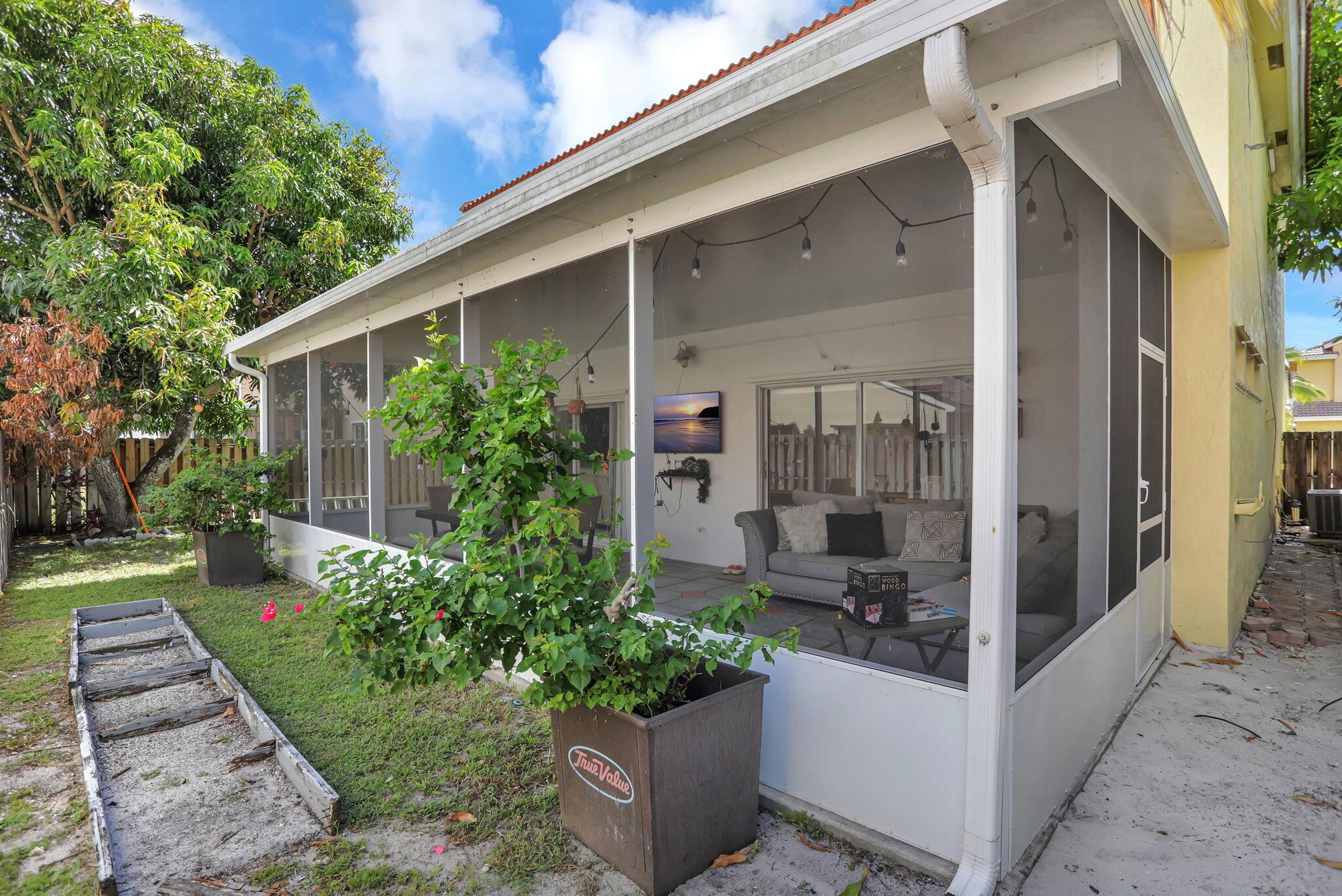 CORAL BAY - Residential Lease