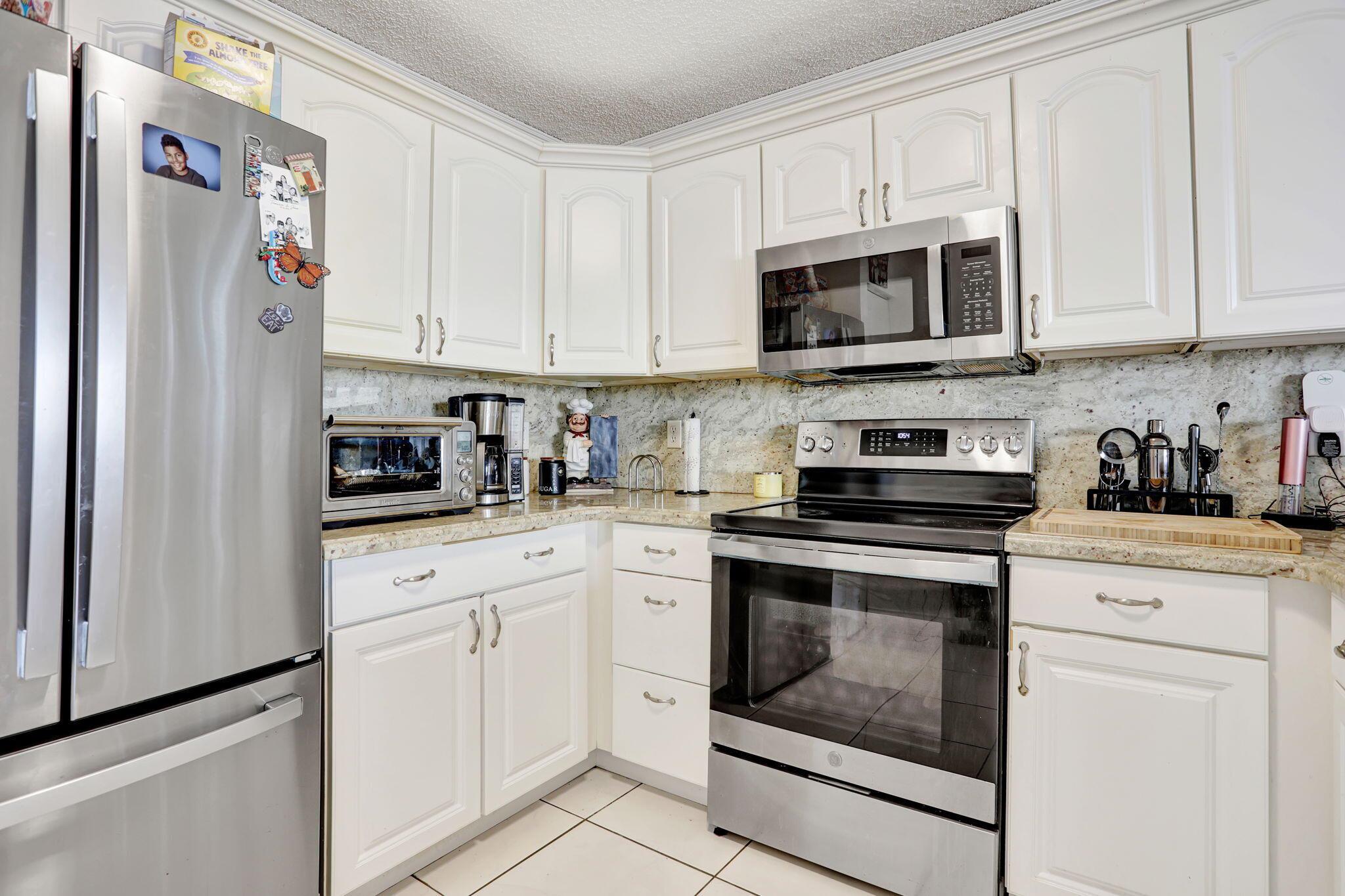 CORAL BAY - Residential Lease