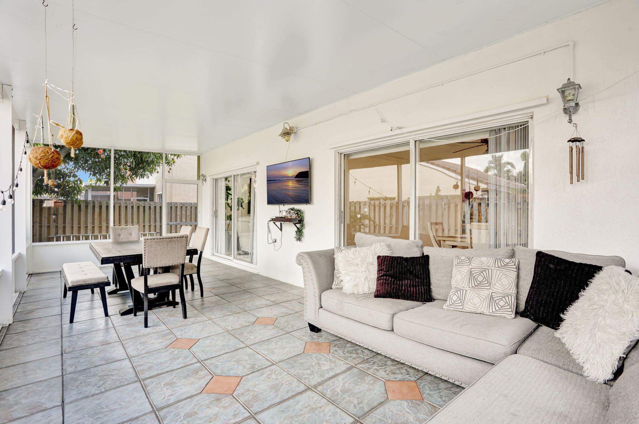 CORAL BAY - Residential Lease