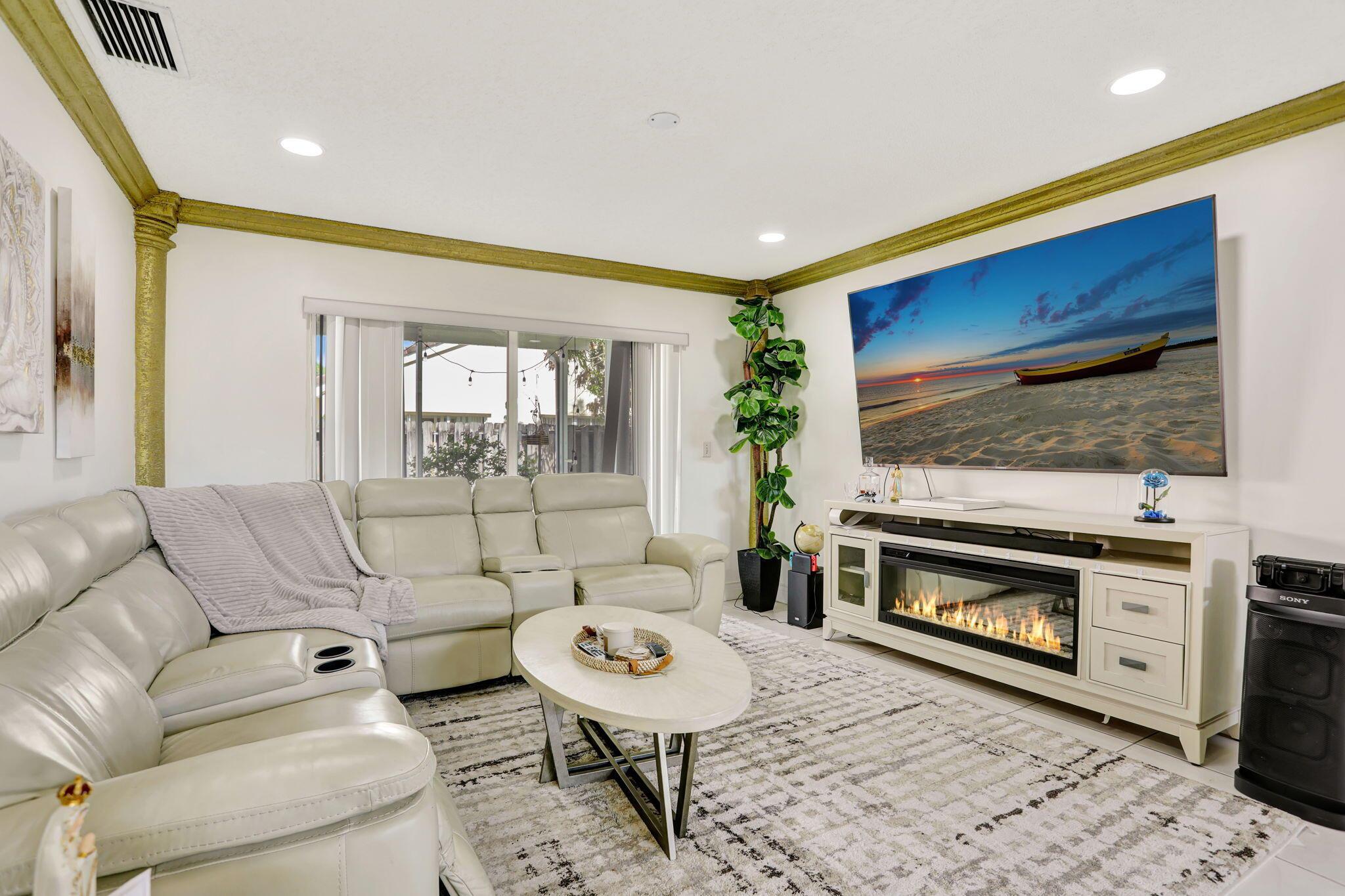 CORAL BAY - Residential Lease