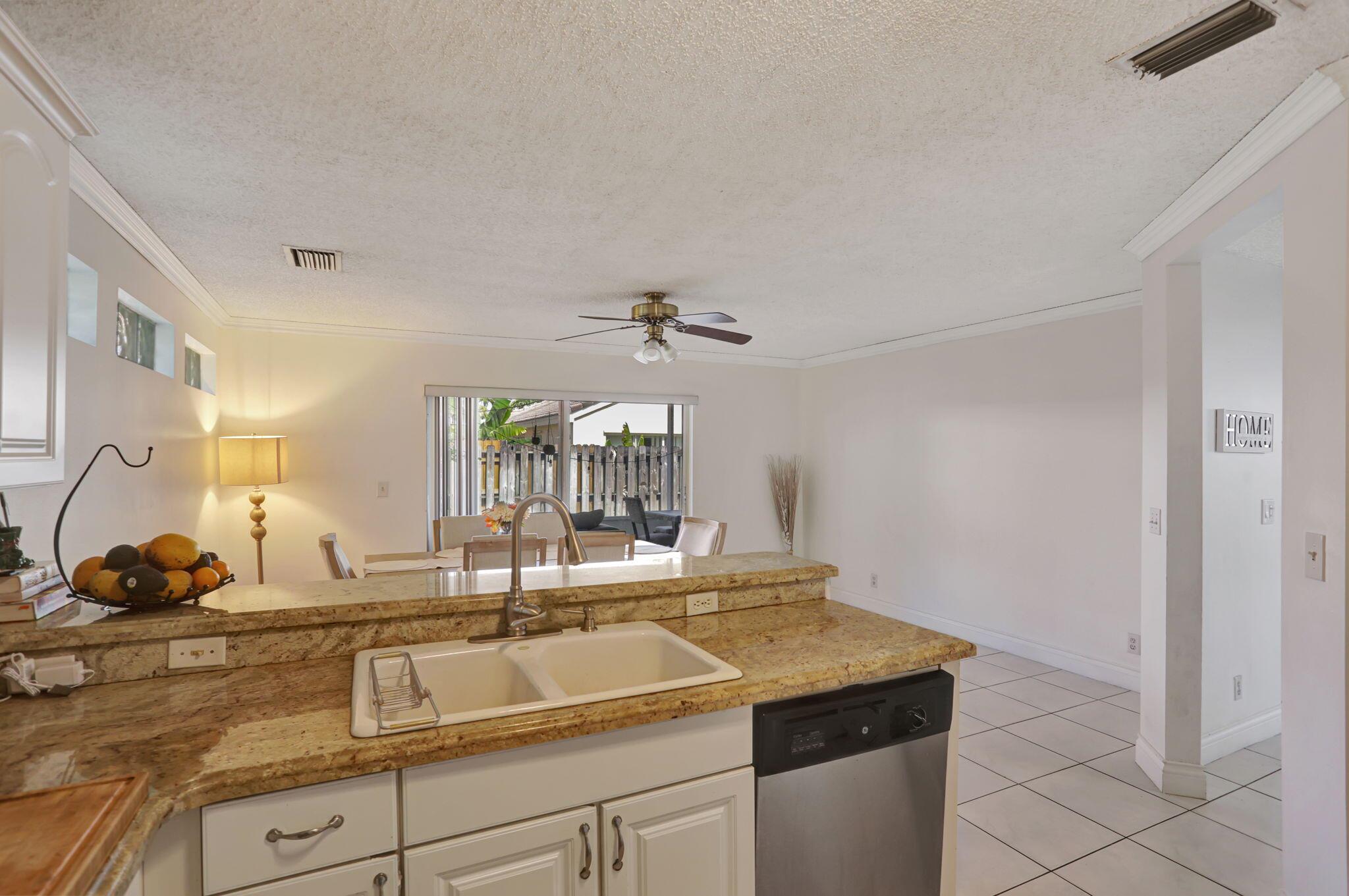 CORAL BAY - Residential Lease