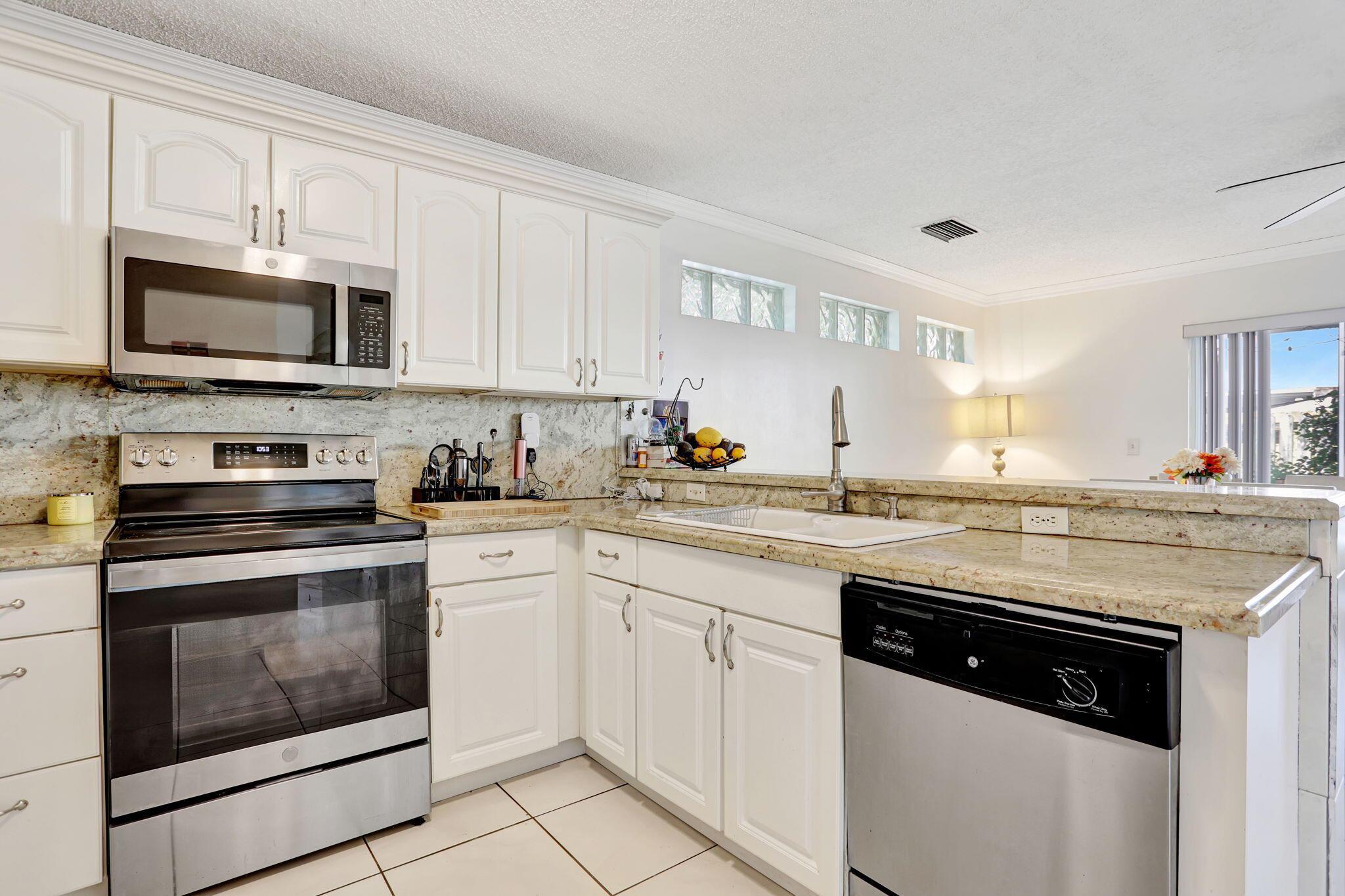 CORAL BAY - Residential Lease