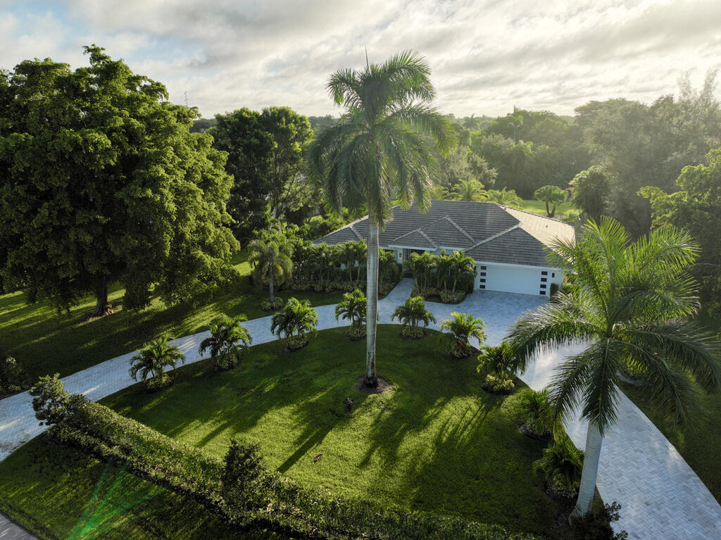 15240 Tall Oak Avenue