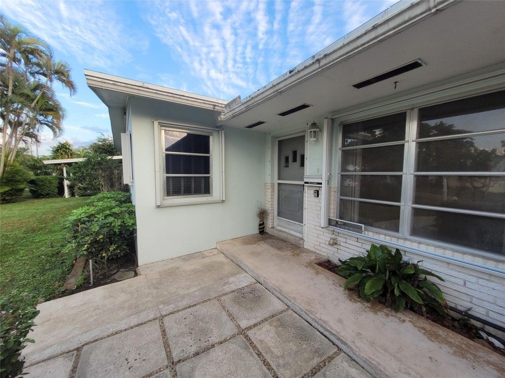 Photo of 305 Riverdale Road, Palm Springs, FL 33461 (MLS # F10482000)