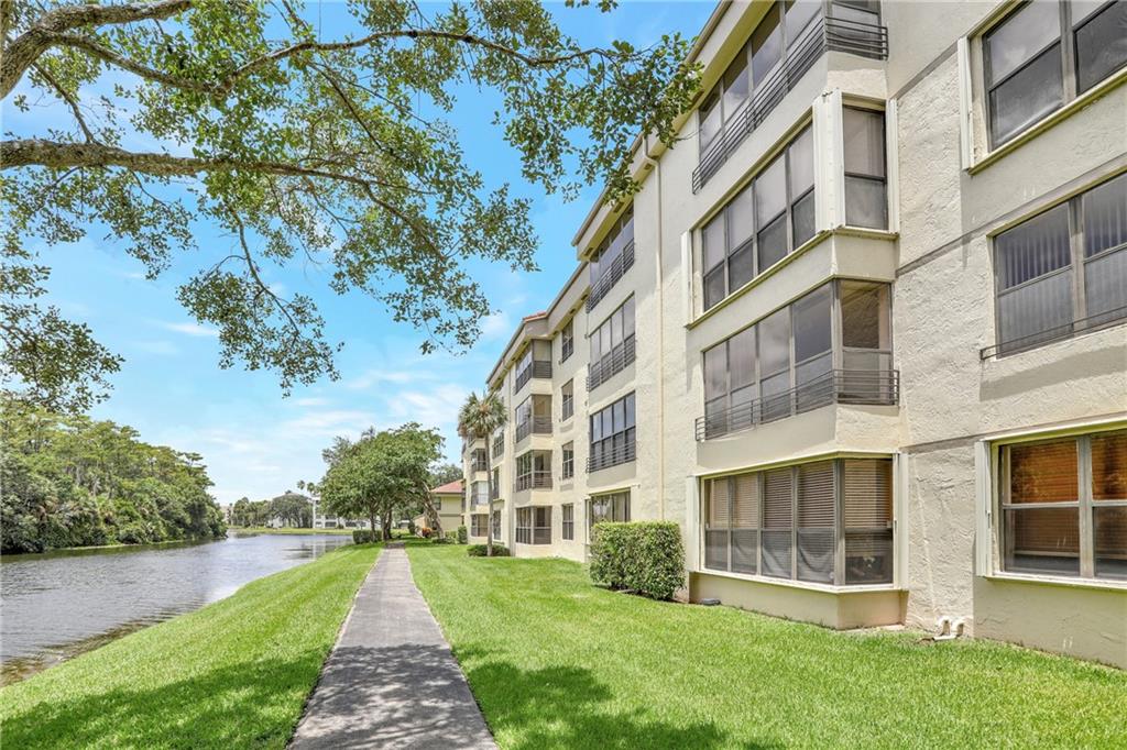 APPLEWOOD VILLAGE - Residential