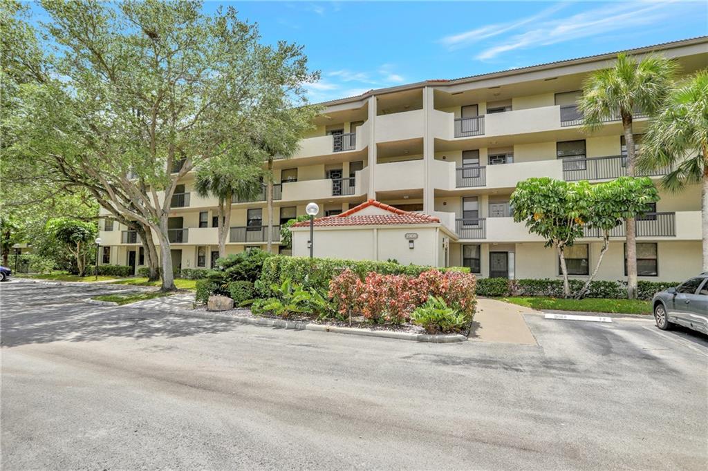 APPLEWOOD VILLAGE - Residential