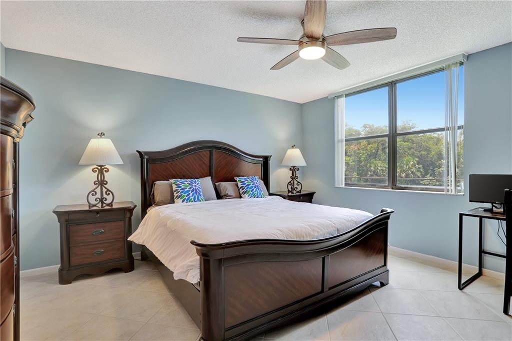 APPLEWOOD VILLAGE - Residential