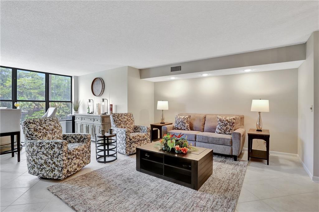 APPLEWOOD VILLAGE - Residential