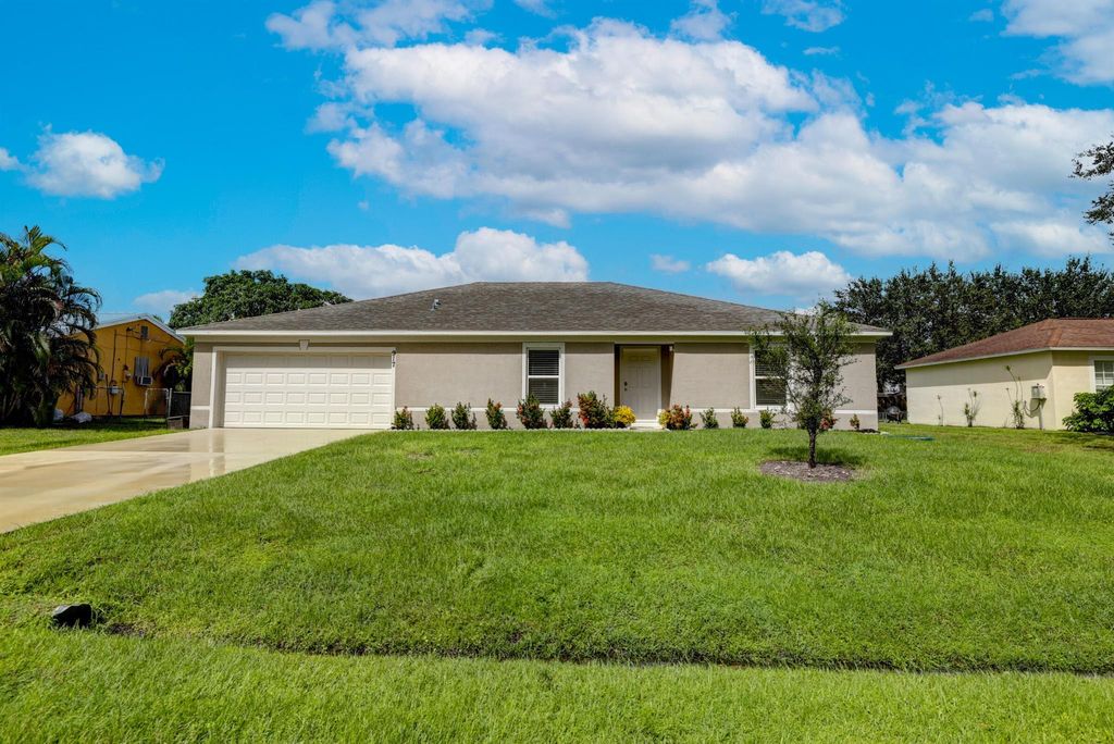 Photo of 917 SE Caravan Avenue, Port St Lucie, FL 34983 (MLS # R10925810)