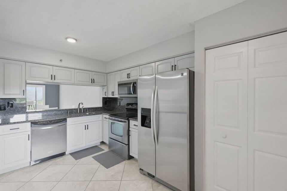 2206 S Cypress Bend Drive 401, Pompano Beach FL 33069