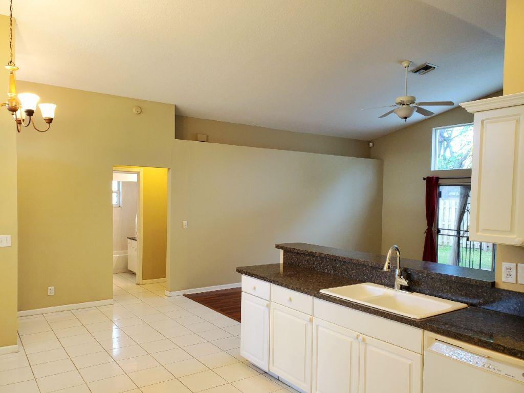 NORTH PALM BEACH HEIGHTS - Residential Lease