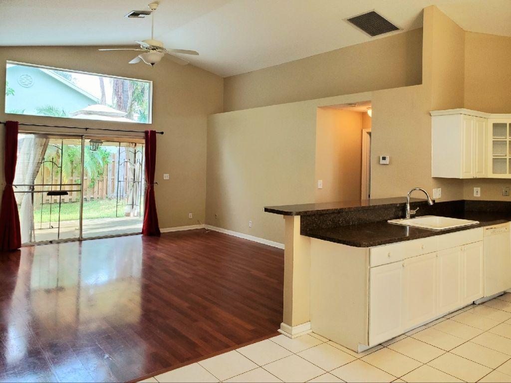 NORTH PALM BEACH HEIGHTS - Residential Lease