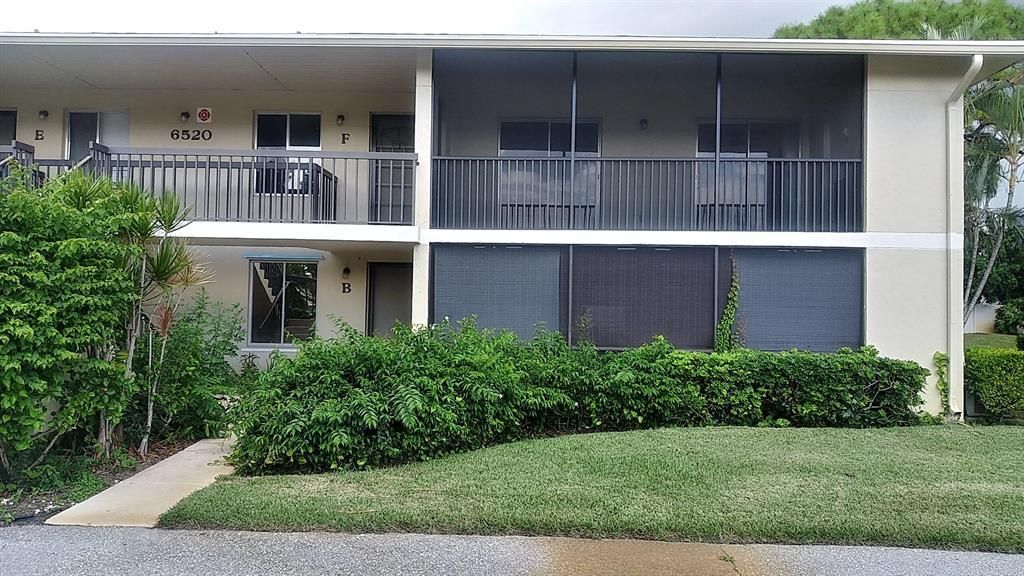 Photo of 6520 Chasewood Drive #F, Jupiter, FL 33458 (MLS # R10747388)