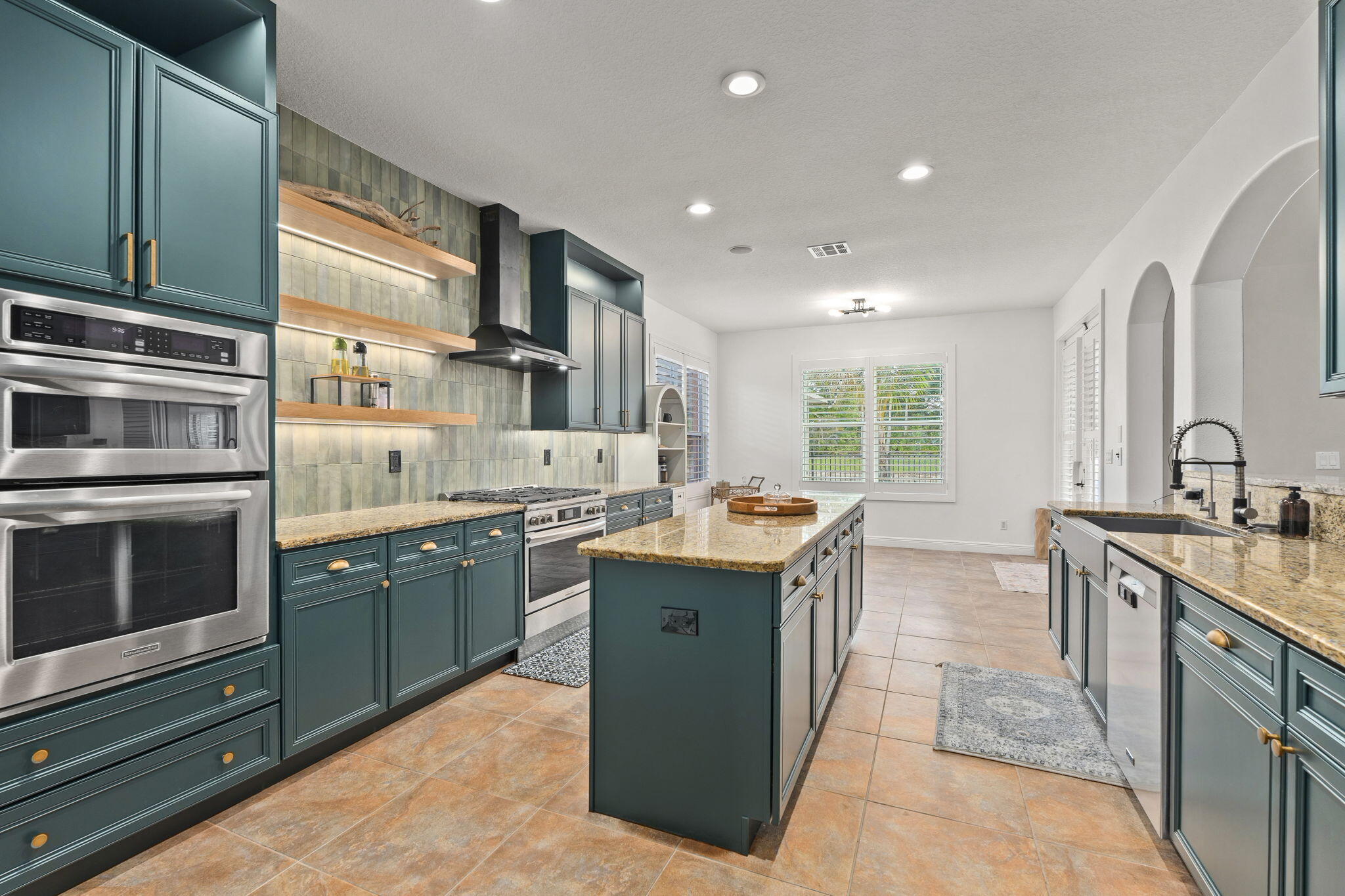 LAKE TUSCANY - Residential